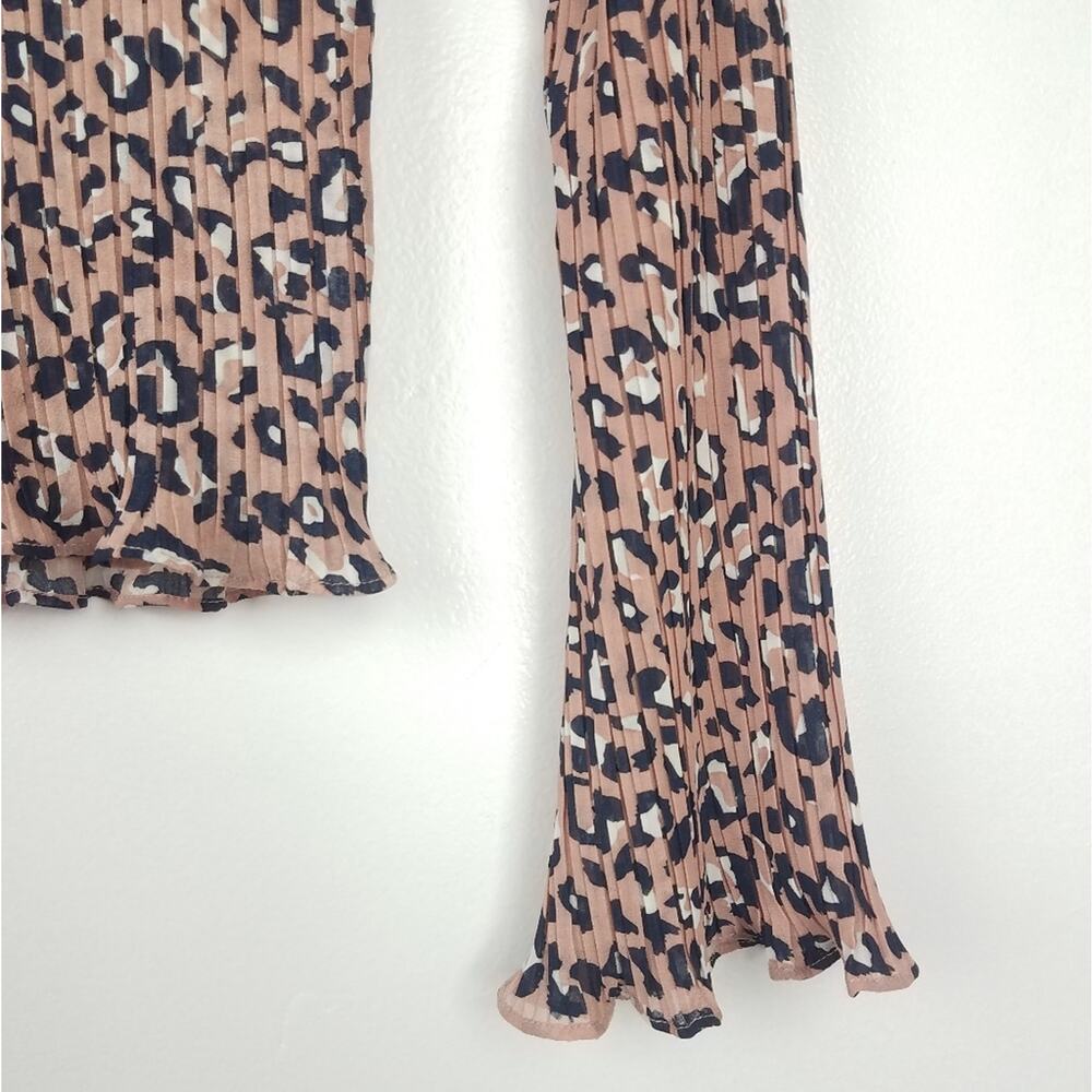 Code Mode | Long Sleeve Animal Print Ribbed - Picture 6 of 9